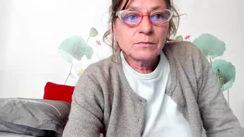 Snapshot of badgg chatting on 18, 4, 2026 Gina online show from 18, 4, 2026