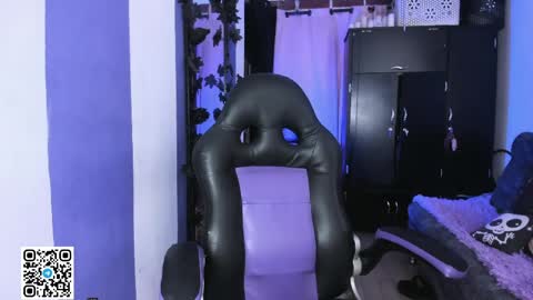 Snapshot of badkatyuska chatting on 10, 4, 2026 Please help me to reach 100 thumbs up online show from 10, 4, 2026