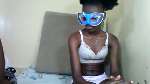 Snapshot of bads_hornies chatting on 16, 11, 2025 bads_hornies online show from 16, 11, 2025