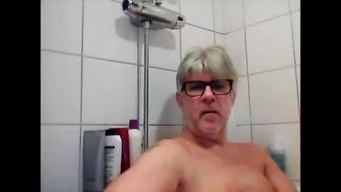 Snapshot of baggelina75 chatting on 12, 2, 2025 baggelina75 online show from 12, 2, 2025