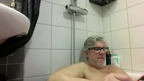 Snapshot of baggelina75 chatting on 1, 4, 2026 baggelina75 online show from 1, 4, 2026