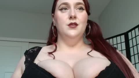 Snapshot of bambixxlynn chatting on 29, 4, 2026 bambixxlynn online show from 29, 4, 2026