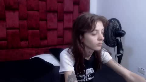 Snapshot of barby_jones25 chatting on 17, 12, 2025 Barby online show from 17, 12, 2025