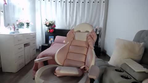 Snapshot of barbysweet1 chatting on 4, 12, 2025 VALENTINA online show from 4, 12, 2025