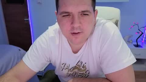 Snapshot of basystem8 chatting on 28, 11, 2025 BASY online show from 28, 11, 2025