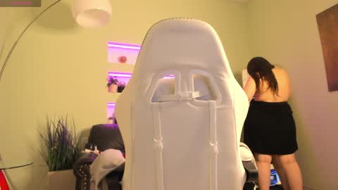 Snapshot of battymoll chatting on 11, 4, 2026 battymoll online show from 11, 4, 2026