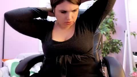 Snapshot of battymoll chatting on 16, 4, 2026 battymoll online show from 16, 4, 2026