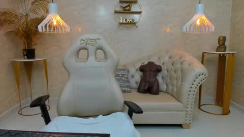Snapshot of bbwcindyy chatting on 5, 10, 2025 BBW Cindyy online show from 5, 10, 2025