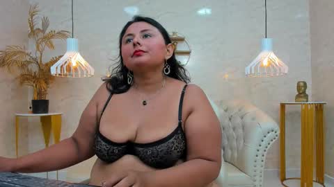 Snapshot of bbwcindyy chatting on 8, 10, 2025 BBW Cindyy online show from 8, 10, 2025