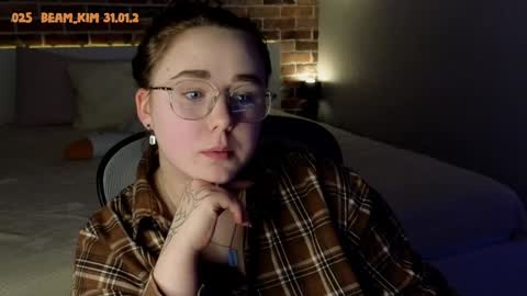 kim3 INDEPENDENT MODEL online show from 4, 2, 2025