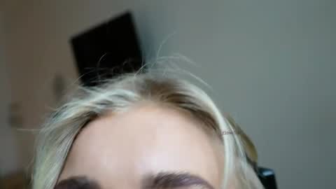 Snapshot of beanco_ chatting on 10, 4, 2026 Chloe online show from 10, 4, 2026