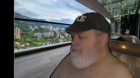 Snapshot of bear4muscle chatting on 8, 12, 2024 Dookie online show from 8, 12, 2024