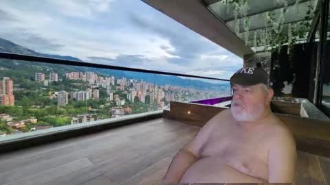 Snapshot of bear4muscle chatting on 9, 2, 2025 Dookie online show from 9, 2, 2025