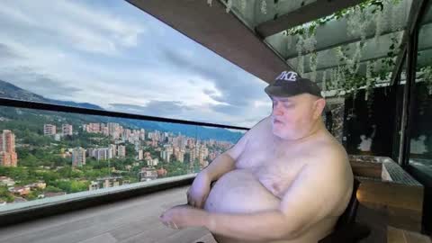 Snapshot of bear4muscle chatting on 28, 2, 2025 Dookie online show from 28, 2, 2025