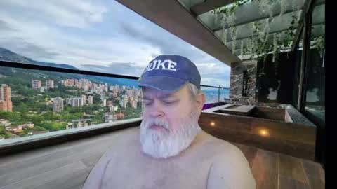 Snapshot of bear4muscle chatting on 14, 9, 2025 Dookie online show from 14, 9, 2025