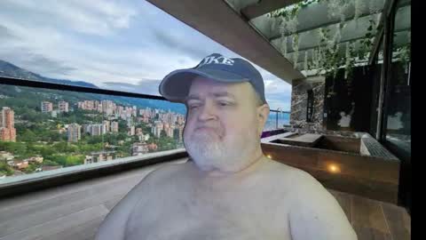 Snapshot of bear4muscle chatting on 19, 10, 2025 Dookie online show from 19, 10, 2025