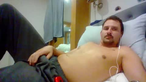 Snapshot of bearboudior chatting on 9, 4, 2026 bearboudior online show from 9, 4, 2026