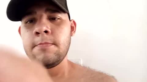 Snapshot of bearhot_bigcock chatting on 16, 11, 2025 Jhon Tenjo and Sofi online show from 16, 11, 2025