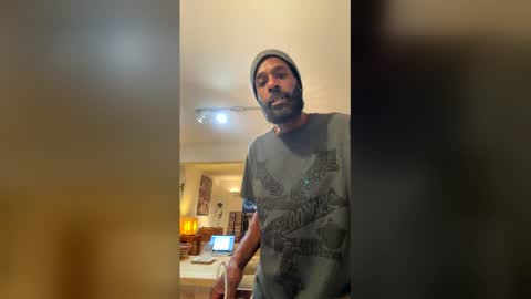 Snapshot of bearmeat4you chatting on 17, 12, 2025 bearmeat4you online show from 17, 12, 2025