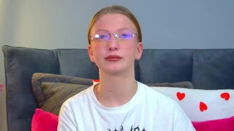 Snapshot of beatricebinoche chatting on 25, 3, 2026 Beatrice online show from 25, 3, 2026