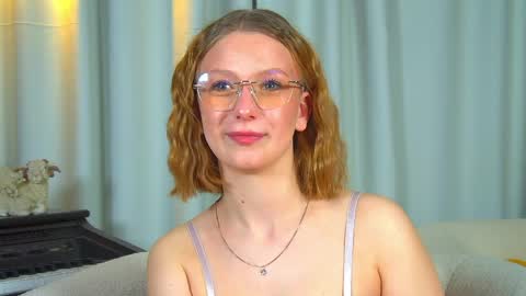 Snapshot of beatricebinoche chatting on 8, 4, 2026 Beatrice online show from 8, 4, 2026