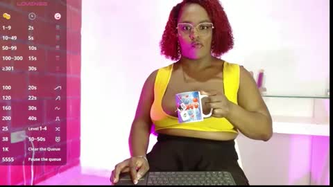 Snapshot of beatziedreams chatting on 28, 10, 2025 Beatzie online show from 28, 10, 2025