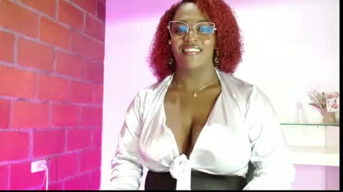 Snapshot of beatziedreams chatting on 24, 11, 2025 Beatzie online show from 24, 11, 2025