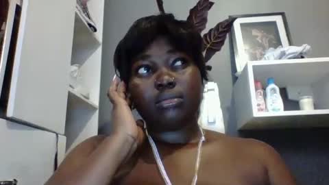 Snapshot of beautie699392 chatting on 13, 2, 2025 Lil stunner online show from 13, 2, 2025