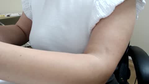 Snapshot of beauty_annyta chatting on 3, 4, 2026 beauty_annyta online show from 3, 4, 2026