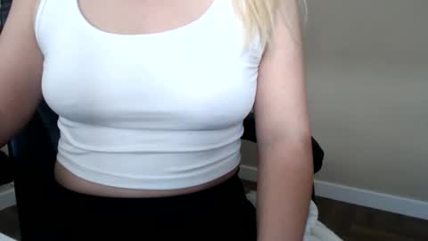 Snapshot of beauty_annyta chatting on 22, 4, 2026 beauty_annyta online show from 22, 4, 2026