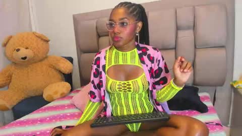 beauty_luci online show from 7, 10, 2025