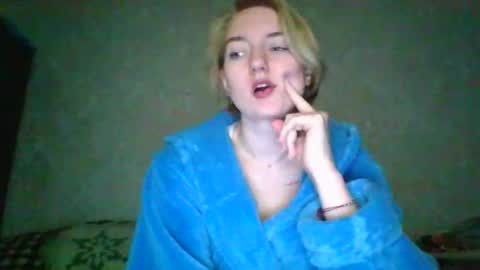 BeckiXJewelqw online show from 12, 4, 2026