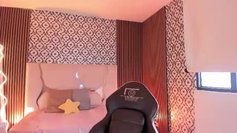 Snapshot of beella_tay1 chatting on 4, 7, 2026 BELLA online show from 4, 7, 2026