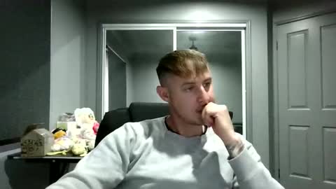Snapshot of beelzebubxo chatting on 14, 10, 2025 beelzebubxo online show from 14, 10, 2025