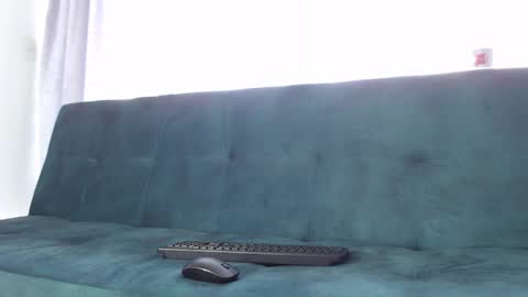 independent model online show from 17, 1, 2025