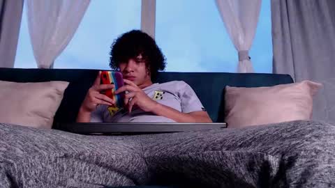 independent model online show from 12, 2, 2025