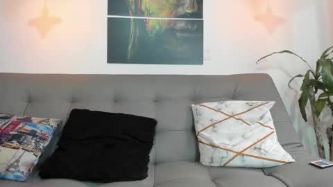 independent model online show from 11, 3, 2025