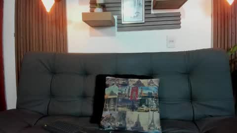 independent model online show from 3, 10, 2025