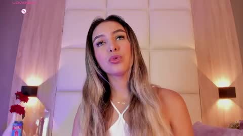 Snapshot of bella1207 chatting on 14, 4, 2026 Bella cam online show from 14, 4, 2026