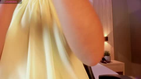 Snapshot of bella1207 chatting on 25, 4, 2026 Bella cam online show from 25, 4, 2026
