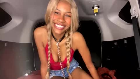 Snapshot of bella19sua chatting on 25, 10, 2025 bella19sua online show from 25, 10, 2025