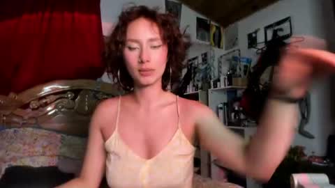 Snapshot of bella__w chatting on 24, 7, 2026 Zia online show from 24, 7, 2026