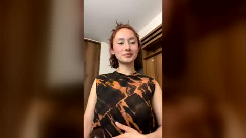 Snapshot of bella__w chatting on 27, 7, 2026 Zia online show from 27, 7, 2026
