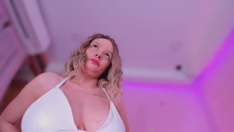 isabella online show from 5, 3, 2025