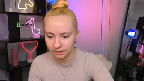 Snapshot of bella_blade chatting on 21, 12, 2025 bella_blade online show from 21, 12, 2025
