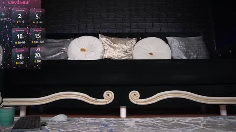 Emma  Bella online show from 28, 1, 2025