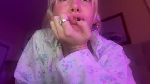 Snapshot of bella_christian chatting on 10, 2, 2025 Bella Baby online show from 10, 2, 2025