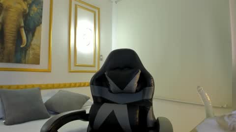 Snapshot of bella_fernand chatting on 17, 3, 2026 B E L L A online show from 17, 3, 2026