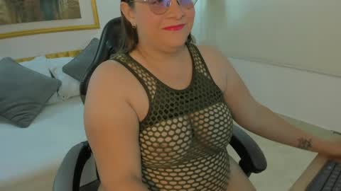 Snapshot of bella_fernand chatting on 15, 4, 2026 B E L L A online show from 15, 4, 2026