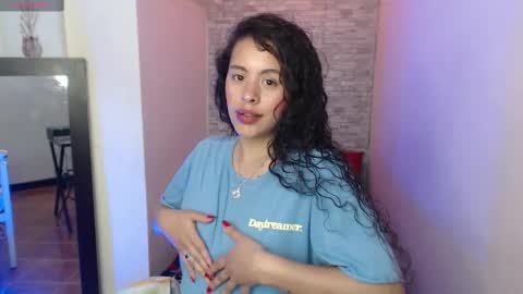 Snapshot of bella_flower_ chatting on 13, 11, 2025 bella_flower_ online show from 13, 11, 2025